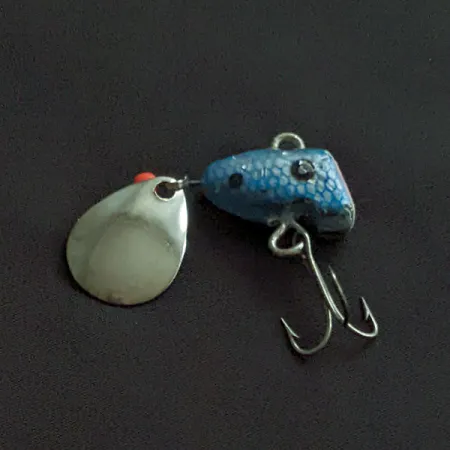 Chas M Six Tackle Little Suzy, 21g, Écailles Bleues, Tail Spinner #21917