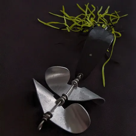 Strike King Timber King, 14g noir/jaune, Cuillère Buzz Anti-Herbe #23269